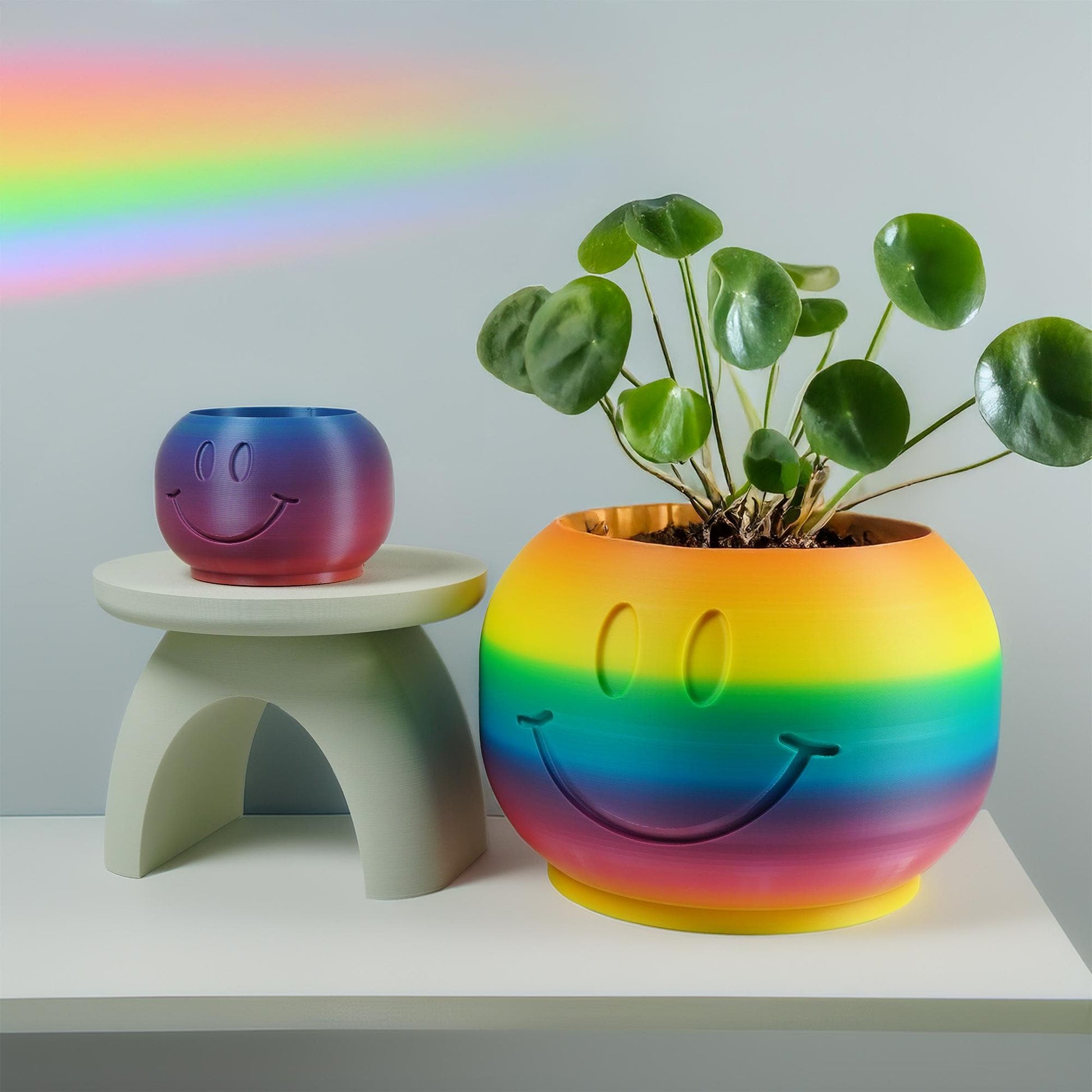 Smiley Face Plant Pot with Drainage and Drip Tray – Cute Ghibli Decor Planter | Kawaii Hypebeast Pots for Plants | Cubicle & Classroom Decor