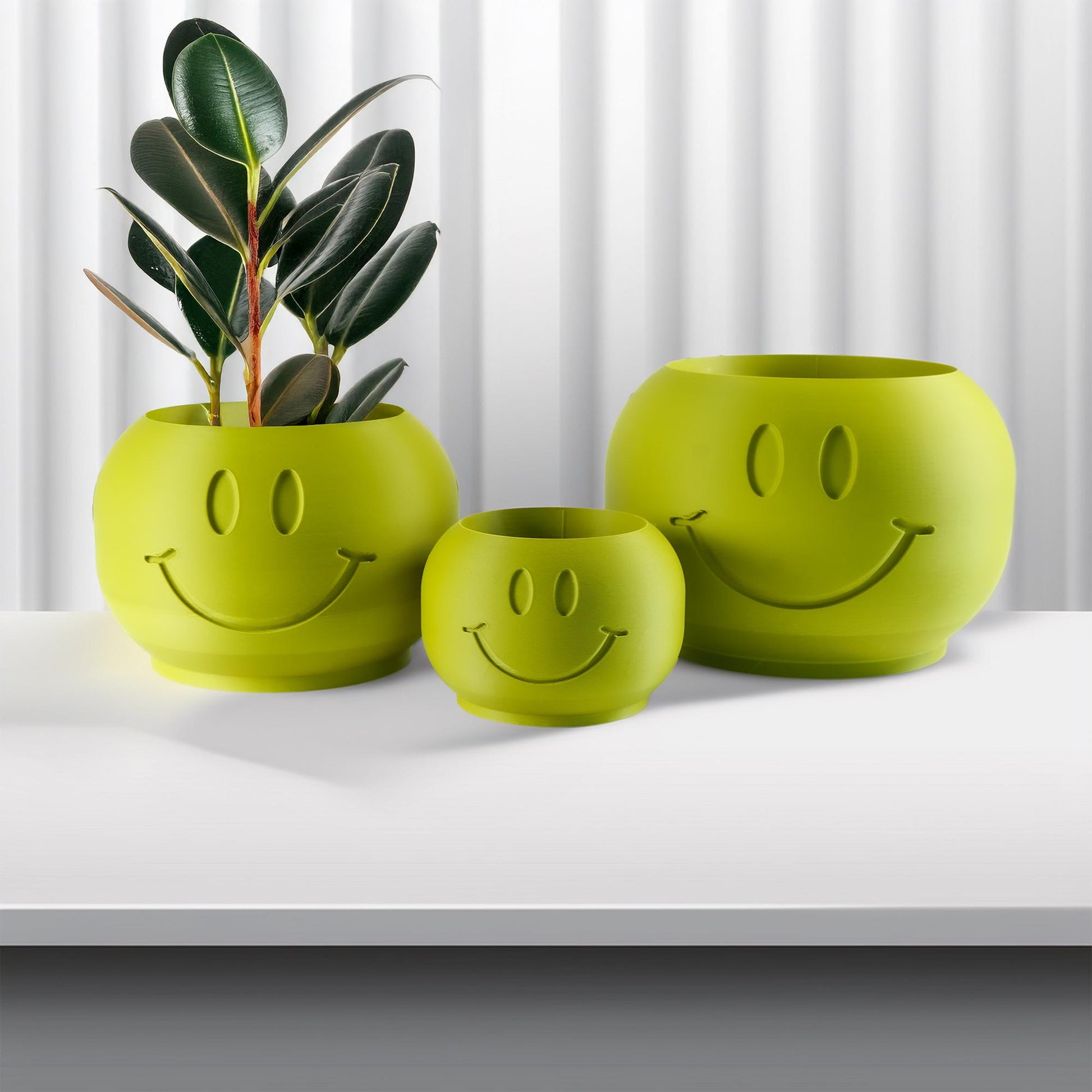 Smiley Face Plant Pot with Drainage and Drip Tray – Cute Ghibli Decor Planter | Kawaii Hypebeast Pots for Plants | Cubicle & Classroom Decor