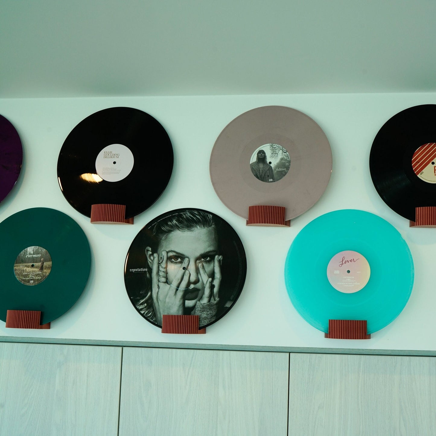 Modern Vinyl Record Storage Display, Easily Display Record Player Vinyls with Adhesive Back, Unique Ribbed Design with Curved Angle Slot