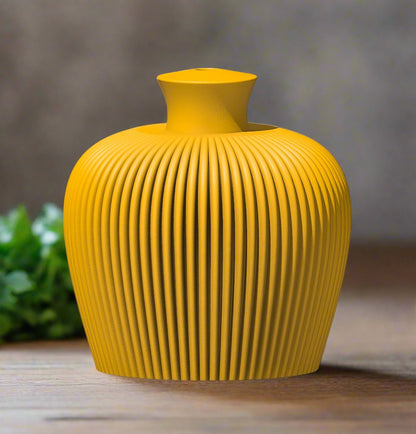 Ribbed Water Bell Thumb Pot