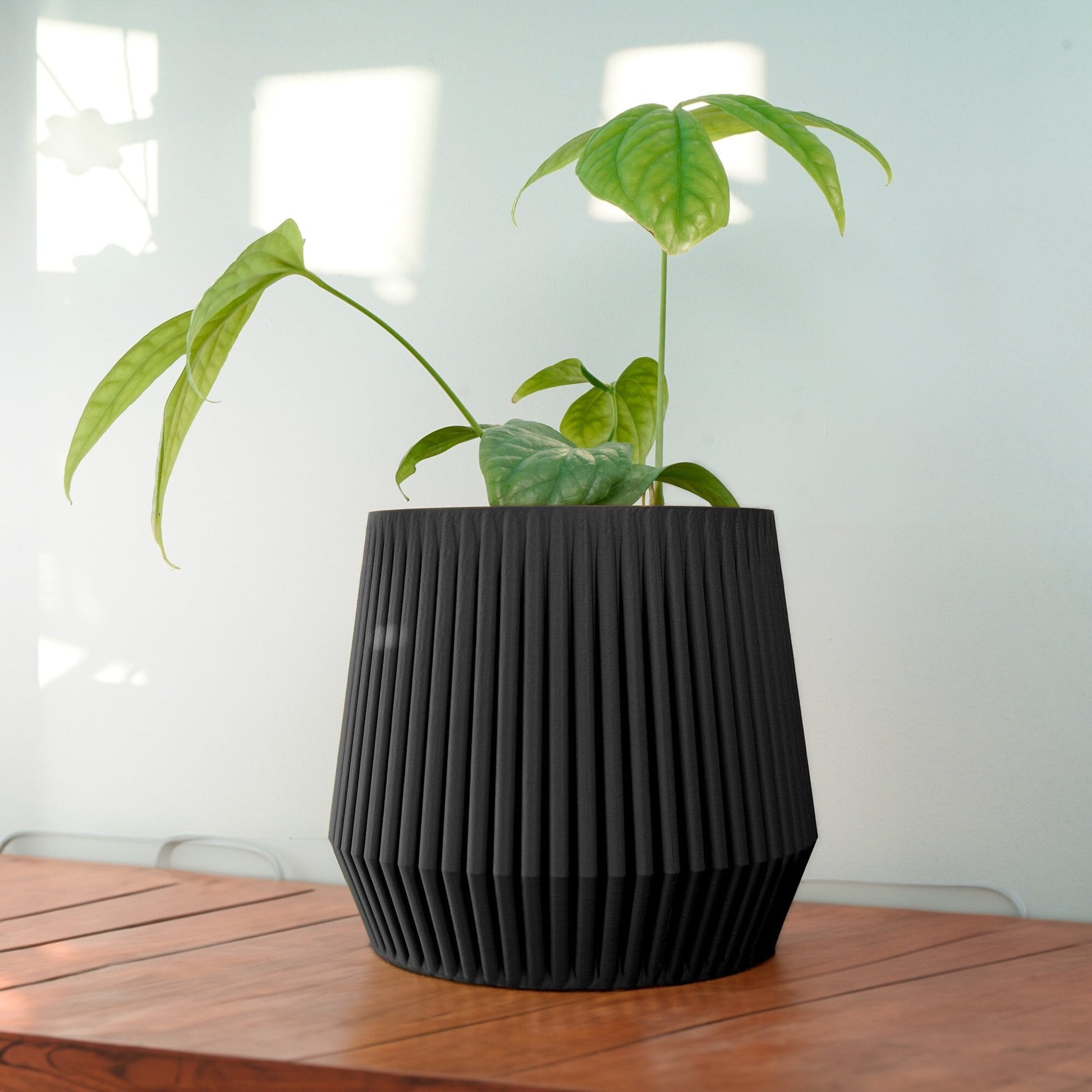 Modern Plant Pot with Drainage, 3D Printed Planter Pot Unique Modern Ribbed Design, Lightweight Stratos